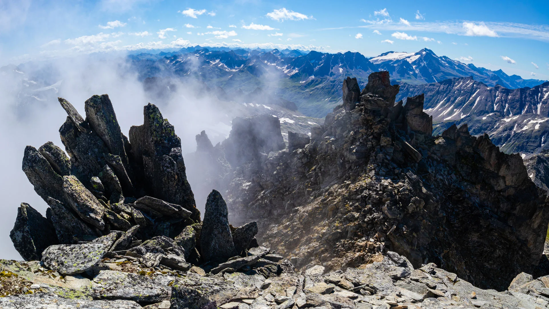 Luglio - Vista dal Pizzo Gallina verso la Val Bedretto